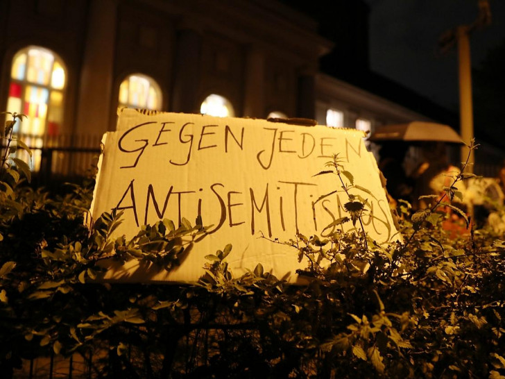 Mahnwache vor der Synagoge (Archiv)