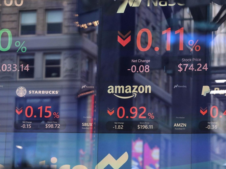 Börsenkurse von Starbucks und Amazon