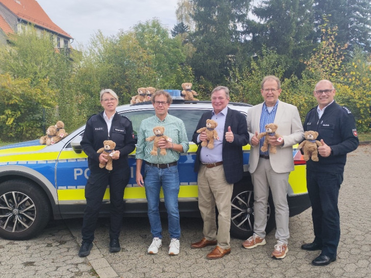 Stephani Gobernack (Beauftragte für Jugendsachen der PI Goslar), Hartmut Weber, Thomas Kregel (beide Harzburger Stiftung), Hans-Heinrich Haase-Fricke (Herrenabend mit Damen) und Martin Görlich (Leiter PK Bad Harzburg)