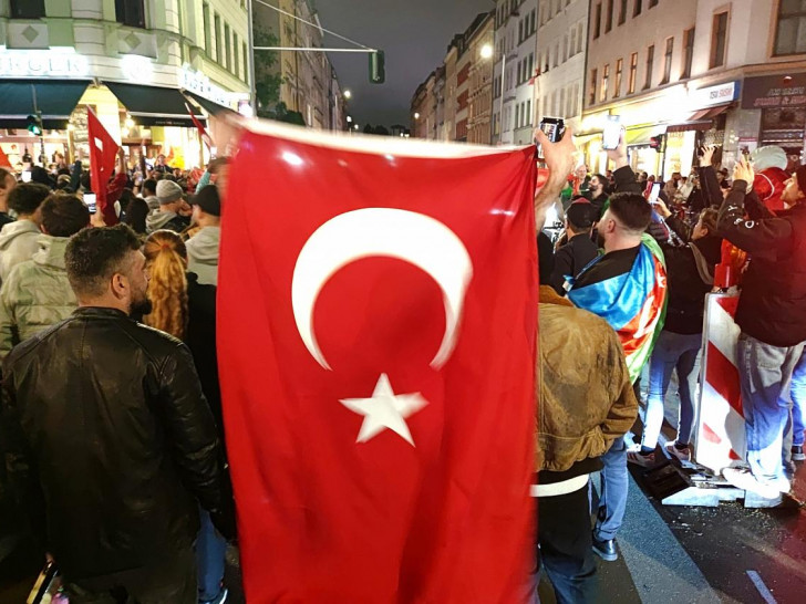 Türkische Fans feiern (Archiv)