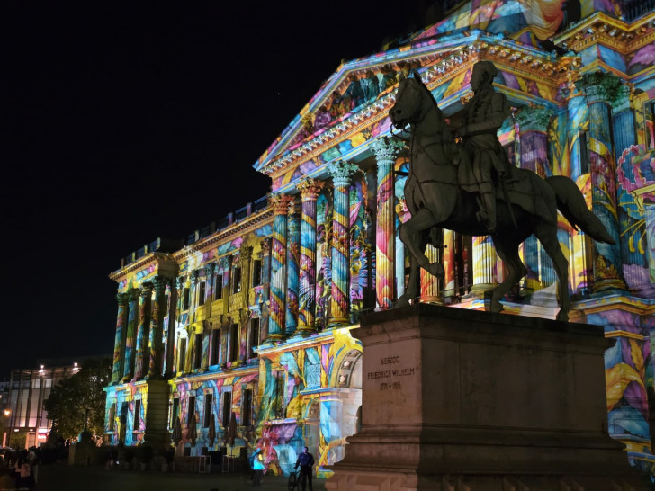 Das Festival of Lights ist gestartet. Elf Orte erstrahlen in buntem Licht.
