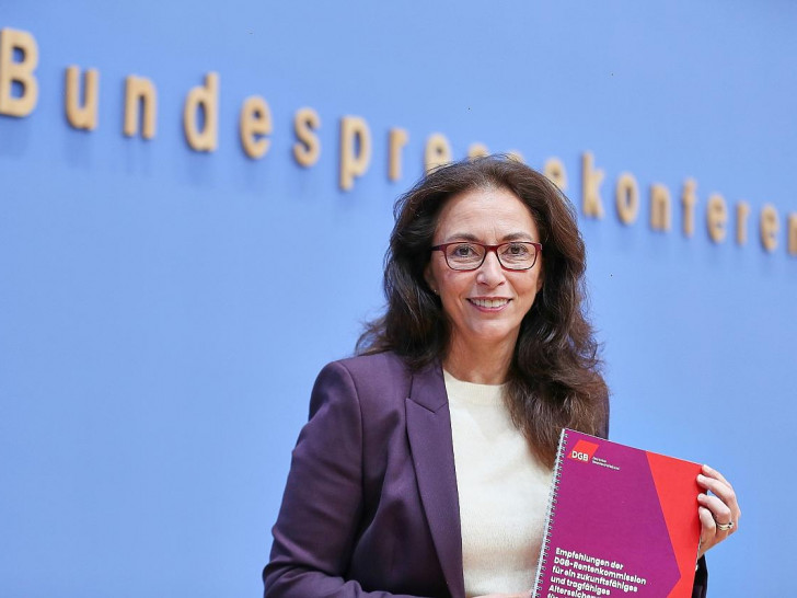 Yasmin Fahimi bei der Vorstellung der Empfehlungen der DGB-Rentenkommission am 28.10.2026