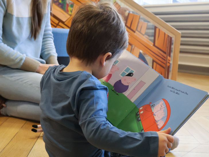Pflegefamilien schenken Kindern und Jugendlichen, die nicht bei ihrer leiblichen Familie aufwachsen können, ein liebevolles und sicheres Zuhause.