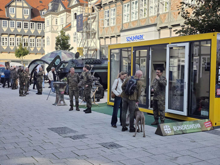 Bis Samstag präsentiert sich die Bundeswehr in der Wolfenbütteler Fußgängerzone.