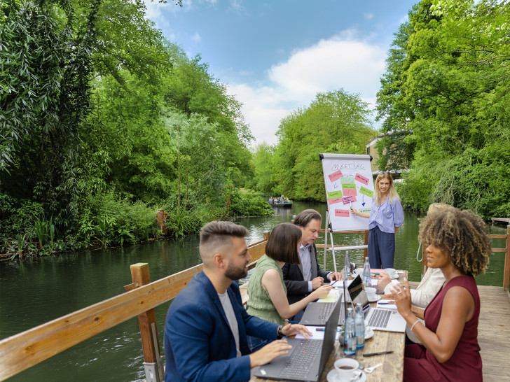 Ein Workshop auf der Oker: Mit der neuen Kampagne „Urban by nature“ will das Stadtmarketing zeigen, was Braunschweig als Kongressstandort auszeichnet.