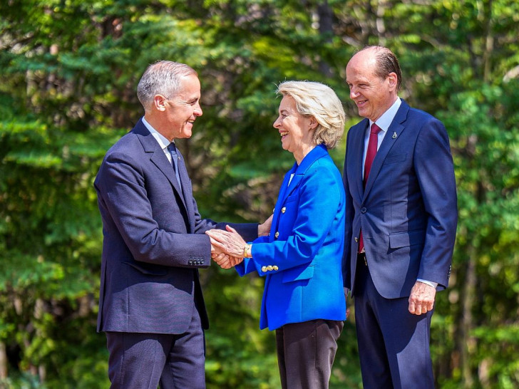 Carney begrüßt Ehepaar von der Leyen auf dem G7-Gipfel 2025
