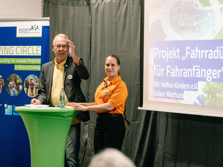 Beim Giving Circle 2025 stellen Engagierte aus dem Verein „Wir helfen Kindern“ ihr Projekt vor