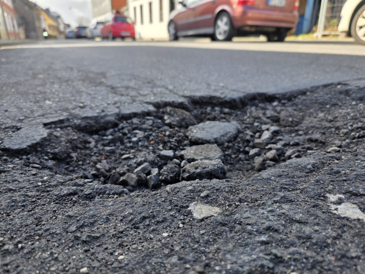 Schlaglöcher oder andere Straßenschäden sollen durch den Mängelmelder schnell identifiziert werden.