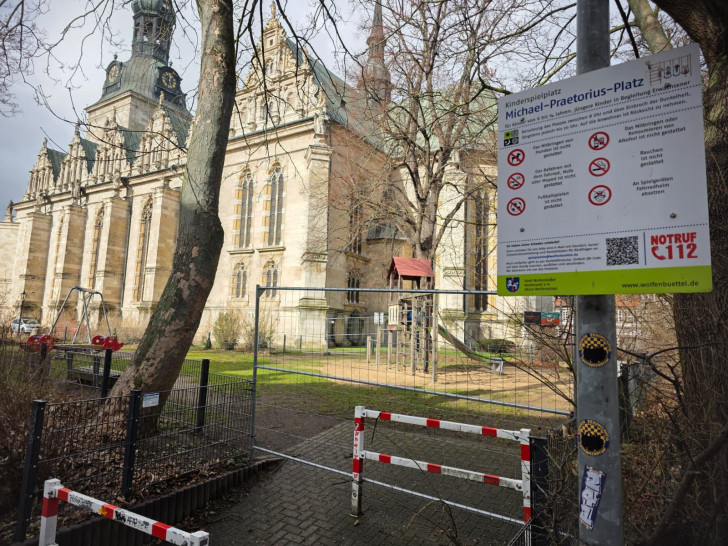 Der Spielplatz hinter der Hauptkirche ist gesperrt.
