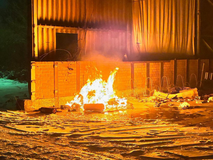 Am Samstagabend musste die Feuerwehr zu einem Brand im Büddenstedter Weg ausrücken.