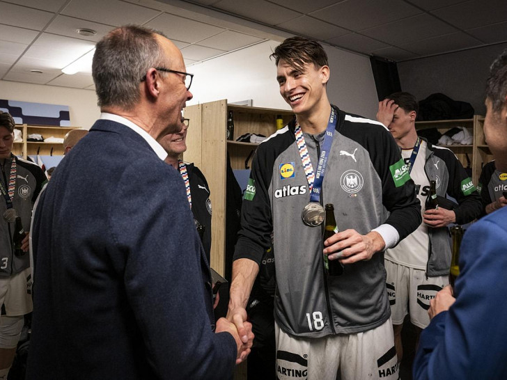 Friedrich Merz und Julian Köster am 01.02.2026