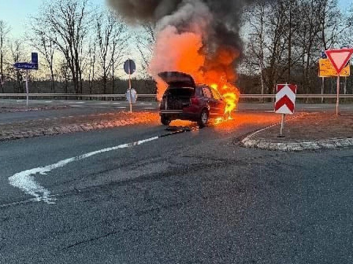 PKW-Brand auf der BAB27 (Archiv)