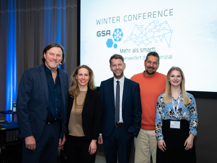 v. l. Rainer Petek (Präsident der GSA), Hanna-Sophie Welker (Geschäftsführerin der GSA), Oberbürgermeister Dennis Weilmann, Ralf Schmitt (Vizepräsident der GSA) und Sophie Angermann (WMG) bei Eröffnung der Winter Conference der German Speakers Association