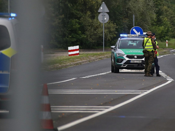 Deutsche und polnische Grenzkontrolle (Archiv)