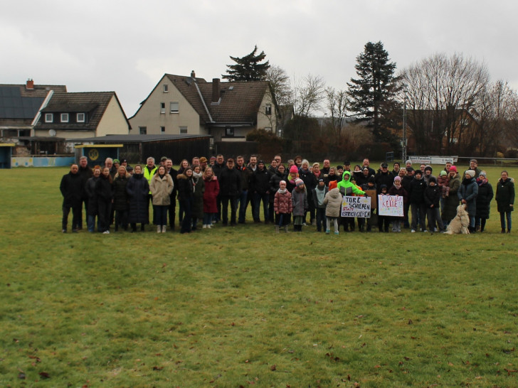 Eine Gruppe von Bewohnern aus Groß Mahner ist gegen das Neubaugebiet auf dem Sportplatz.