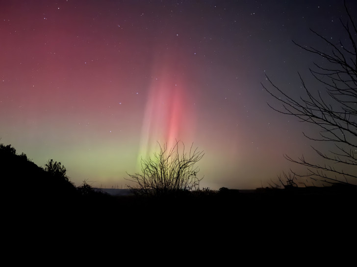 Mit viel Glück bekommt man im März auch bei uns Polarlichter zu sehen. 