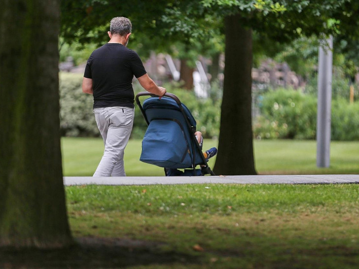 Mann mit Kind (Archiv)