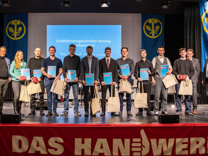 Die Prüfungsbesten der Kreishandwerkerschaft.