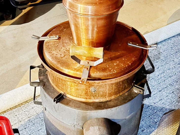 Eine der sichergestellten Brennanlagen (Archiv)