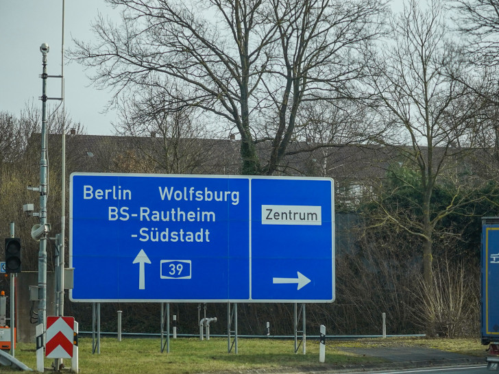 Kurzfristig kommt es am Mittwoch zur Sperrung einer Ausfahrt auf der A39 (Archivbild).