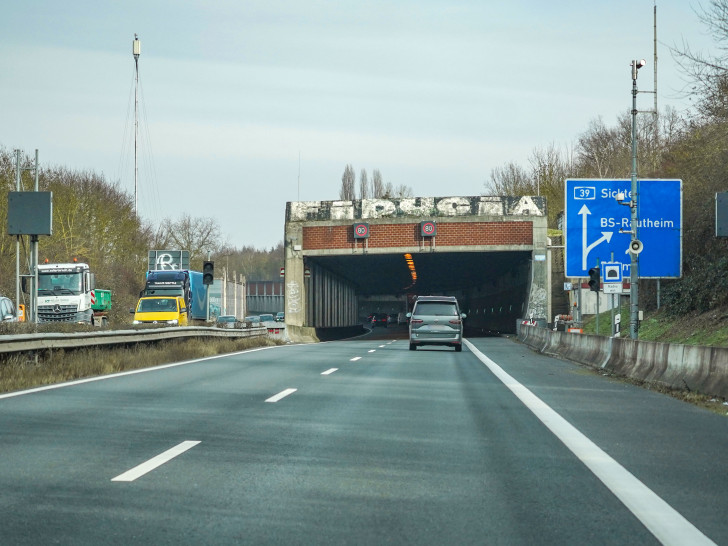 Ab Braunschweig geht's auf der A39 Richtung Norden. Bei Wolfsburg ist dann aber Ende mit der Autobahn.