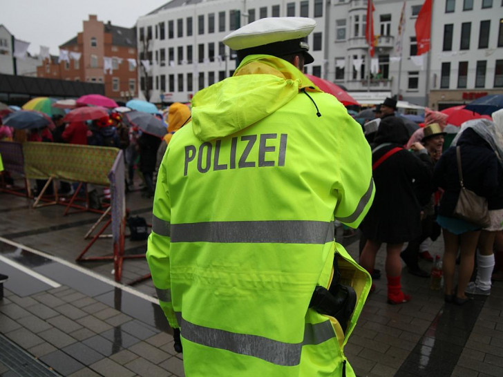 Polizei im Karneval (Archiv)