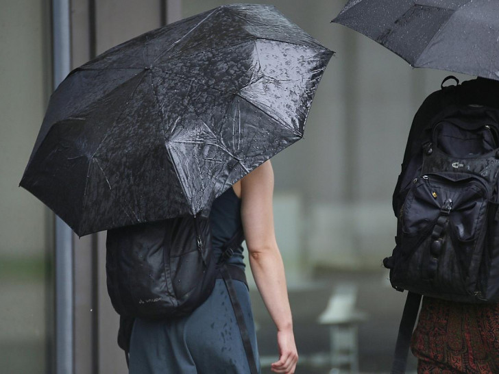 Nasser Regenschirm (Archiv)