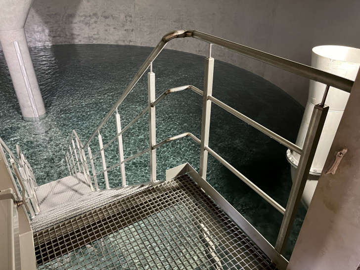 Damit jederzeit Wasser aus dem Hahn kommt: Trinkwasserbehälter wie dieser speichert Reserven und sorgt für eine stabile Versorgung.