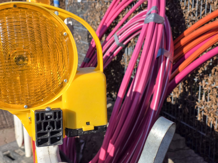 Der Glasfaser-Ausbau sorgt für eine Einbahnstraßenregelung.