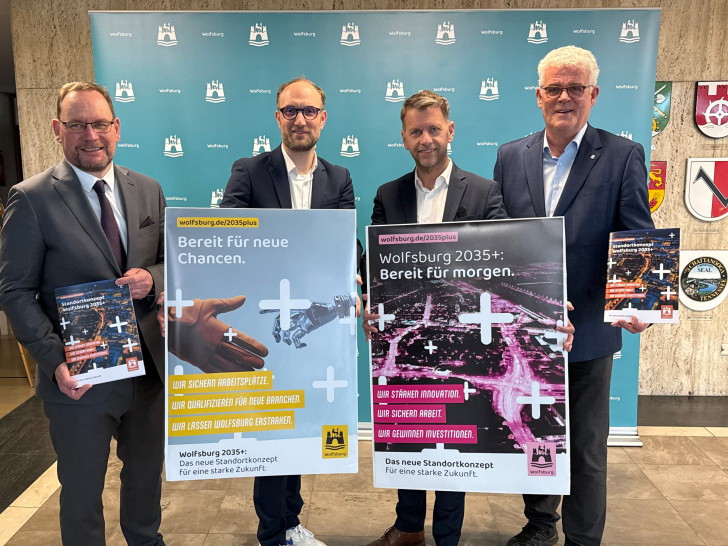 (v.l.n.r.): Thomas Krause, Jens Hofschröer, Dennis Weilmann und Ralf Krüger bei der Präsentation des Standortkonzeptes 2035+. 
