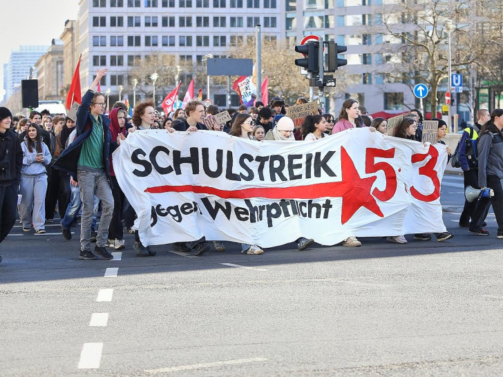 Schüler-Demo gegen Wehrdienstpläne am 05.03.2026