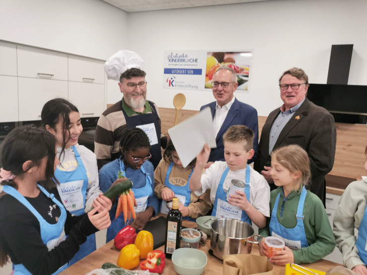 Der Rotary Club Braunschweig unterstützt das Projekt „Plietsche Kinderküche“.