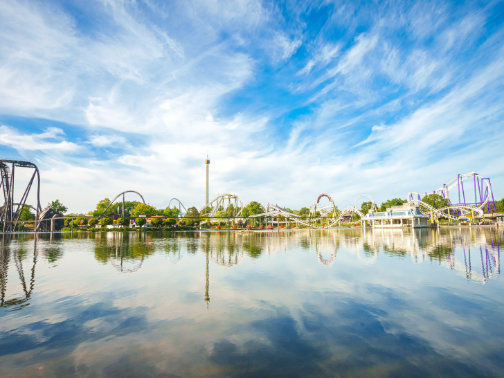 Seeblick auf den Freizeitpark.
