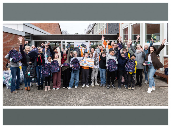 Die Übergabe fand an der Schule Am Gutspark in Salzgitter-Flachstöckheim statt.