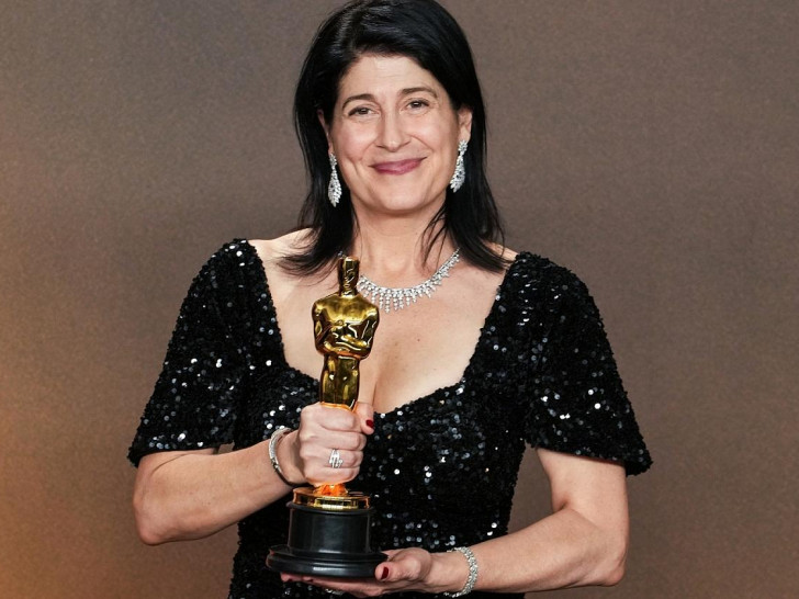 Casting-Direktorin Cassandra Kulukundis mit ihrem Oscar für "One Battle After Another" am 15.03.2026