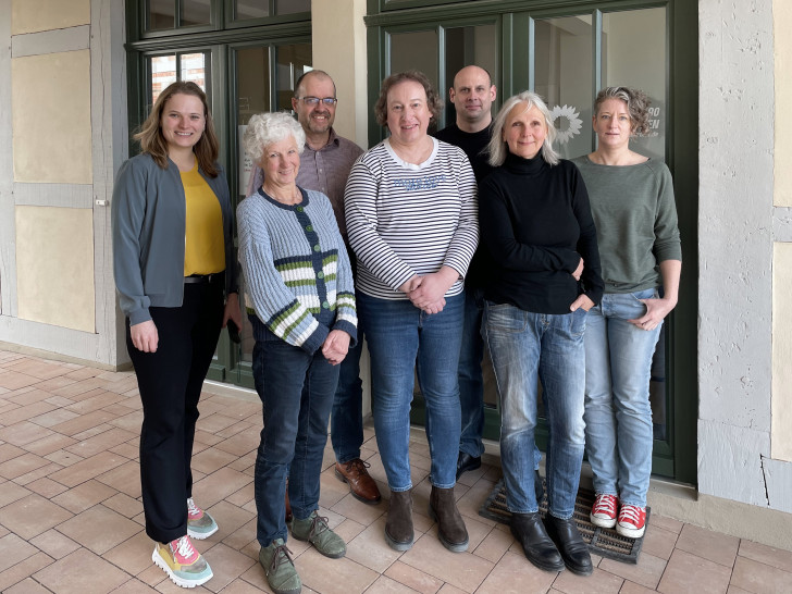 Landtagsabgeordnete Tamina Reinecke, Heike Tiedt-Handschuch, Martin Hillebrand, Penelope Wiednig, Daniel Scholz, Sabine Wessels und Christine Kebbel (v. li.).