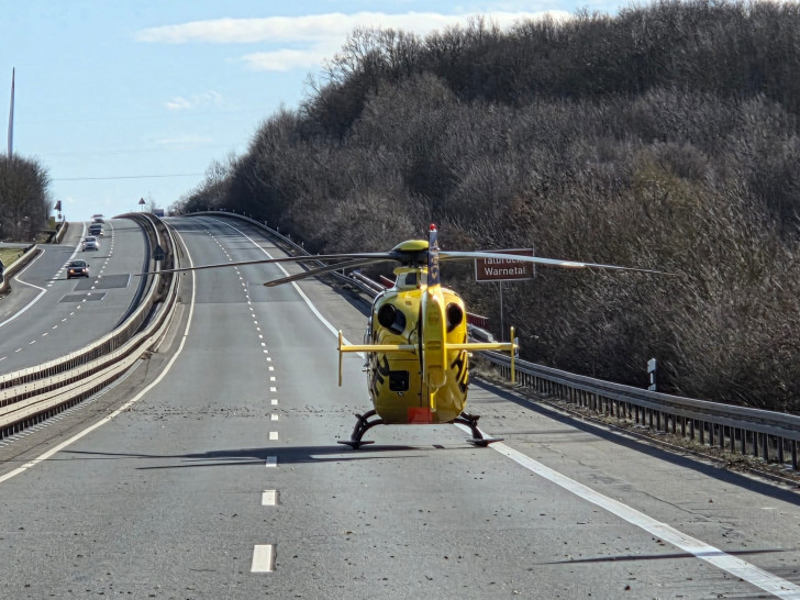 Der Rettungshubschrauber war auf der Autobahn gelandet.
