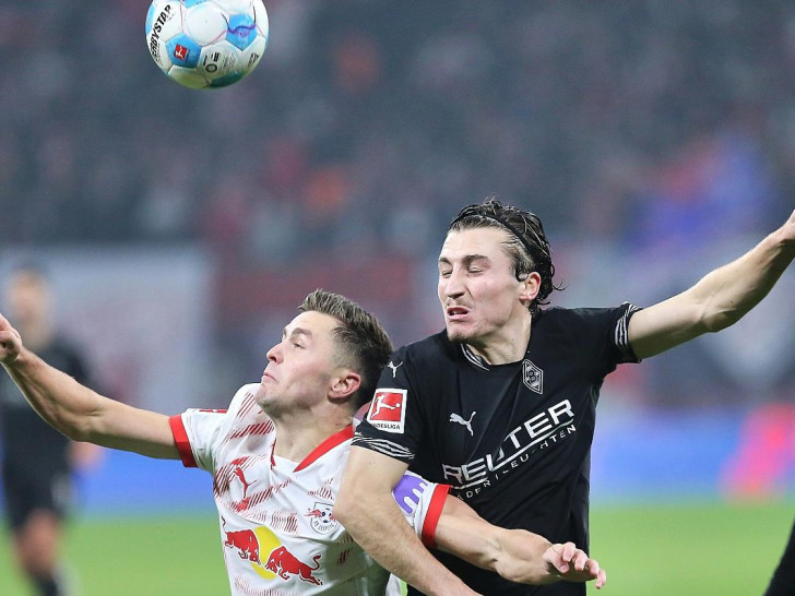 Rocco Reitz im Zweikampf mit RB Leipzigs Christoph Baumgartner (Archiv)