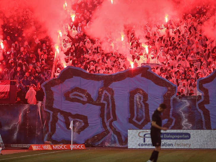 FCM-Fans mit Pyrotechnik beim Spiel gegen Dynamo Dresden am 26.01.2026