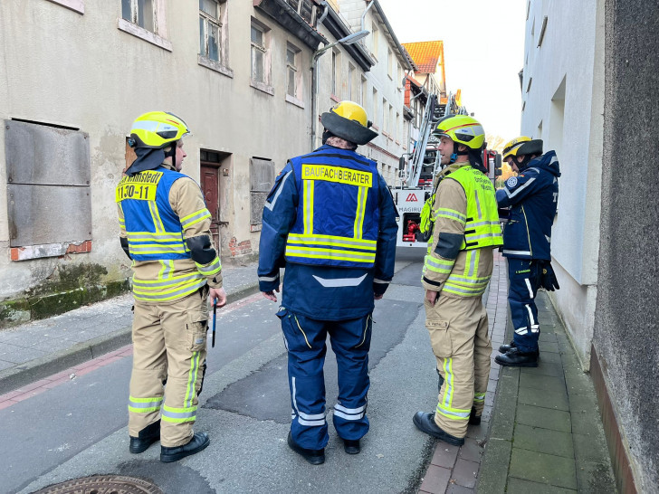 Die Feuerwehr erkundete die Situation in der Walpurgisstraße.