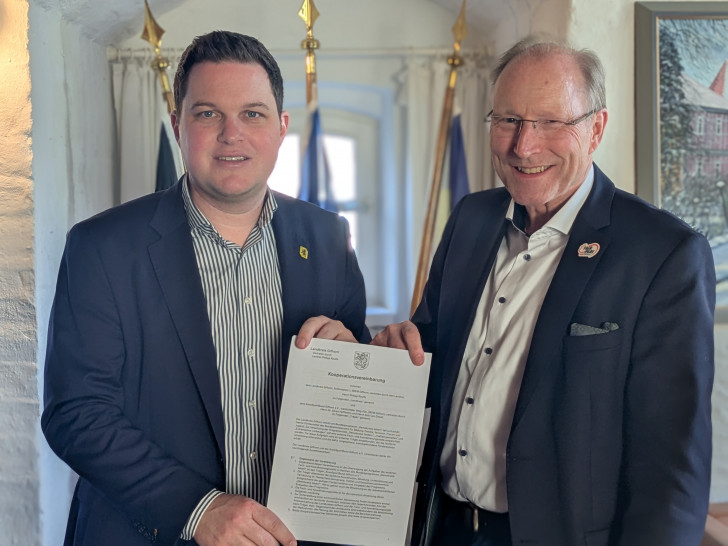 Philipp Raulfs (li.) und Sören Hoffmann wollen Projekte zur Demokratie-Stärkung vorantreiben.