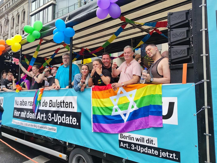 LSU-Wagen bei Parade zum Christopher-Street-Day (Archiv)