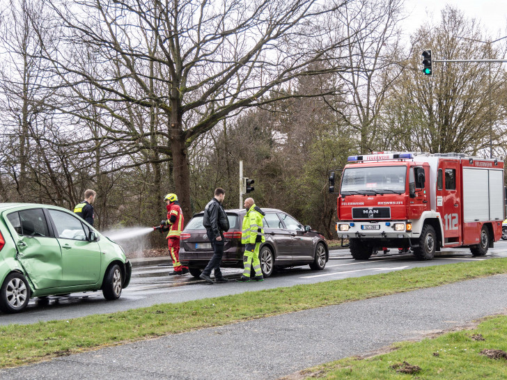 Auf der Theodor-Heuss-Straße in Salzgitter-Fredenberg ereignete sich am heutigen Montag ein schwerer Verkehrsunfall
