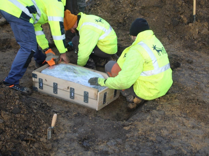 Entnahme des Depotfundes von Ahlum als Blockbergung.