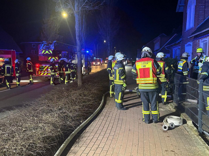 Die Feuerwehr an der Einsatzstelle (Archiv)