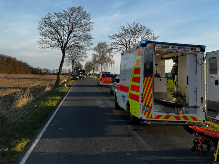 Die Straße musste für den Einsatz voll gesperrt werden.