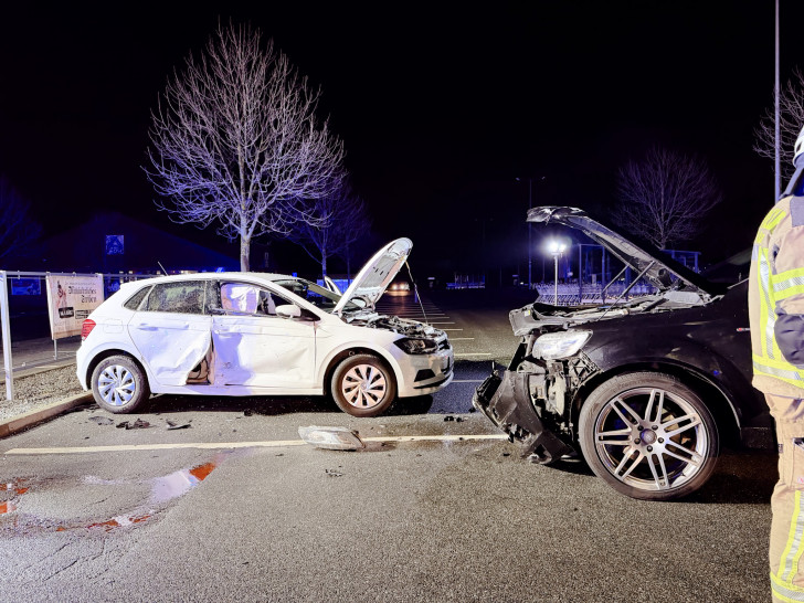 Zwei Verletzte und (wie hier zu sehen) zwei stark beschädigte Fahrzeuge: So lautet die traurige Bilanz einer Aktion in Goslar.