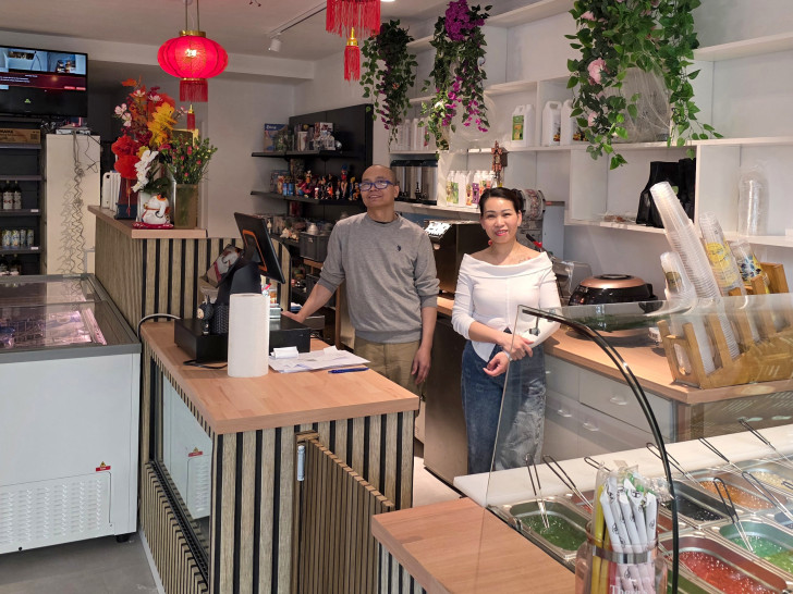 Vu Cong Tien und seine Frau Vu Thi Thu haben das Angebot im neuen Laden deutlich erweitert.