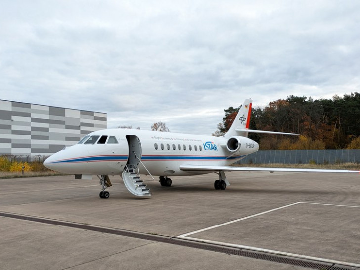 Das DLR-Forschungsflugzeug ISTAR am Flughafen Braunschweig-Wolfsburg. ISTAR (In-flight Systems & Technology Airborne Research) ermöglicht den Betrieb experimenteller Software und Cockpitanzeigen unter praxisnahen Flugbedingungen. Die Experimente werden an Bord von Forschenden begleitet und anschließend die umfangreichen aufgezeichneten Daten wissenschaftlich ausgewertet.
