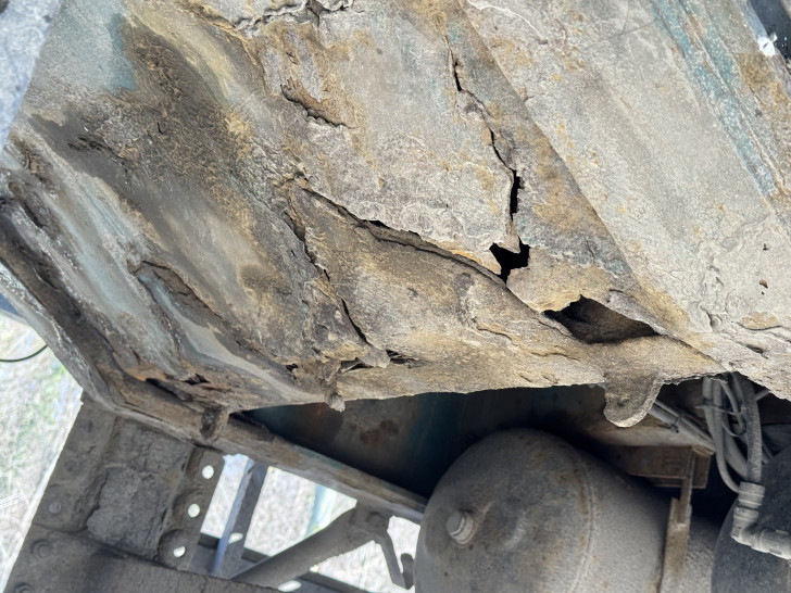 Die Teile waren derart verrostet, dass sie mit bloßen Händen abgebrochen werden konnten.